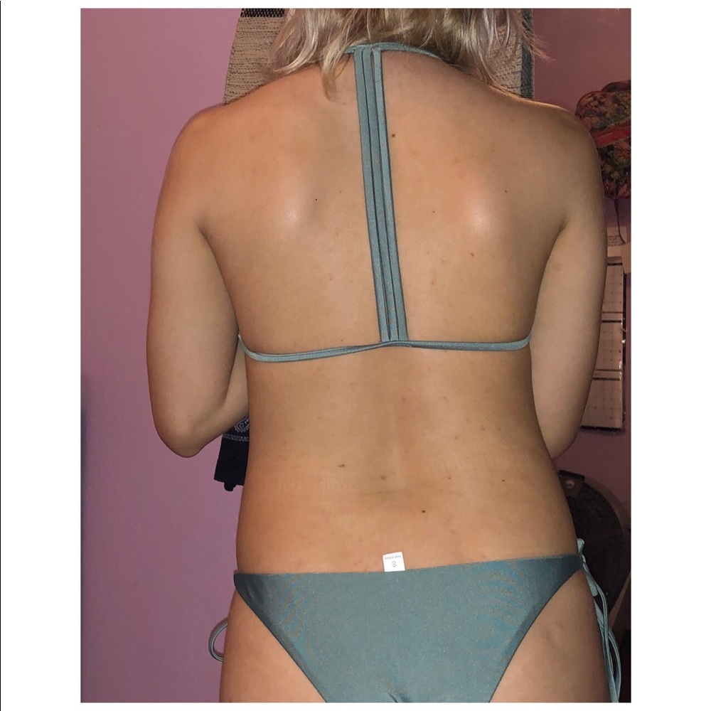 Bikini - Picture 3 of 3